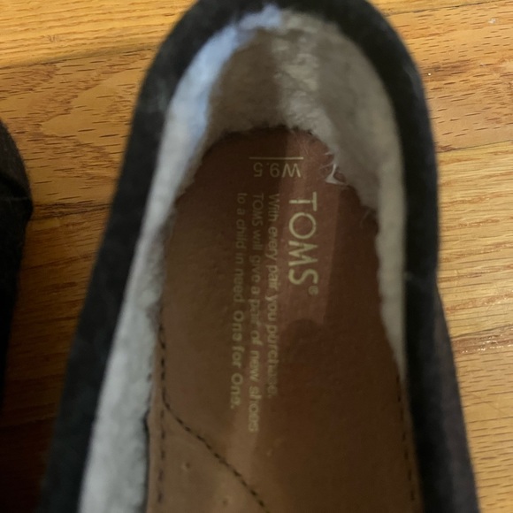 Toms Shearling Lined Flats - Picture 2 of 3